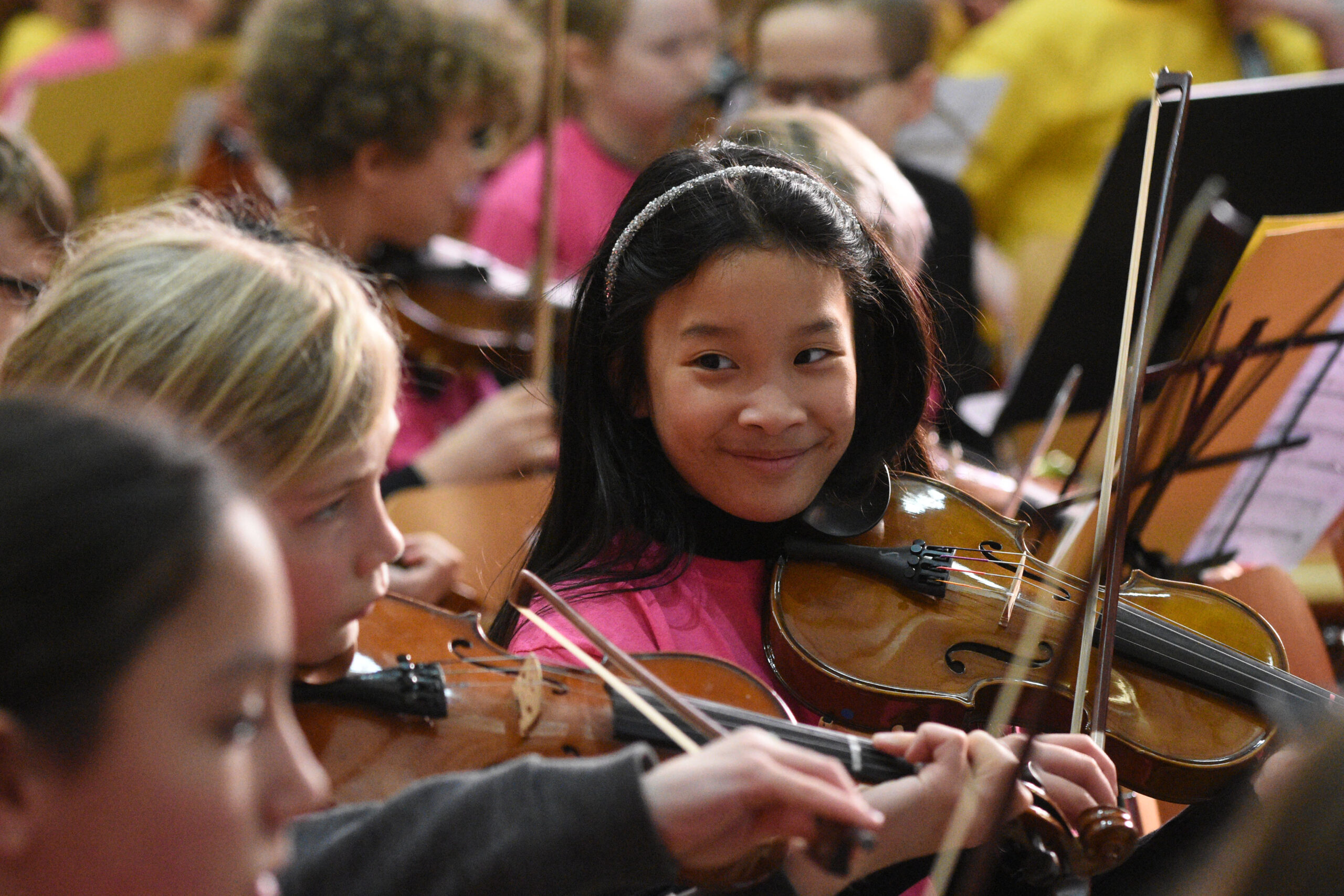 Two violinists at TBS 2022