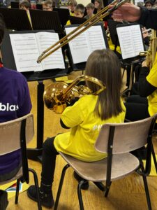 The back of young musician in yellow tshirt